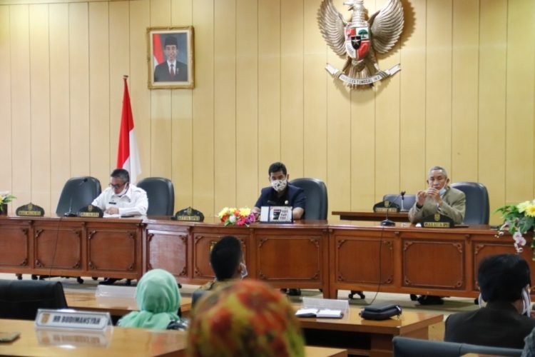 Rapat Paripurna DPRD Kota Banjarbaru Bahas PSBB dan Jaring Sosial