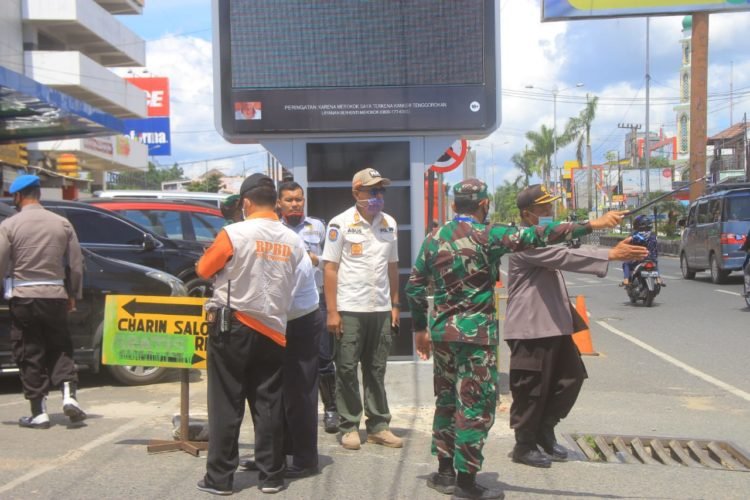 Jelang PSBB, Dandim Martapura Tinjau Penempatan Pos Pengamanan Personil