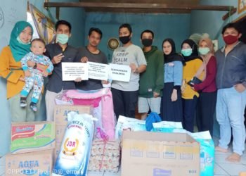 Shalokal  Dan Tangan Relawan Serahkan Bantuan Untuk Annisa, Bayi Yang Mengalami Kecelakaan Tunggal