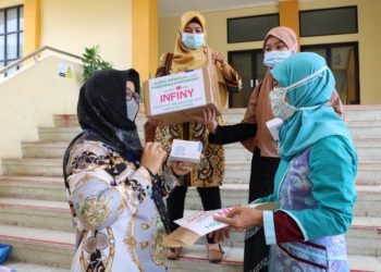 Tenaga Medis Covid-19 Terima Bantuan Suplemen Untuk Perkuat Daya Tahan Tubuh