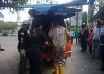 PMI Kabupaten Banjar Evakuasi Mayat Di Pasar Martapura