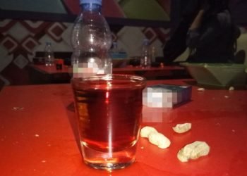 Ditengah Pandemi, Tempat Karoke Ini Beli Alat Baru dan Mendatangkan Biduan