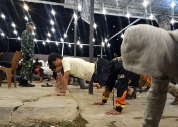 Tidak Menggunakan Masker dan Tidak Menerapkan Physical Distancing, Puluhan Remaja Dipush Up