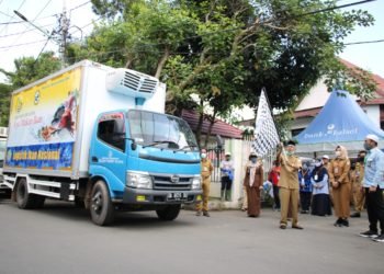Dinas Perikanan Kabupaten Banjar Bagikan Ikan Ke Masyarakat