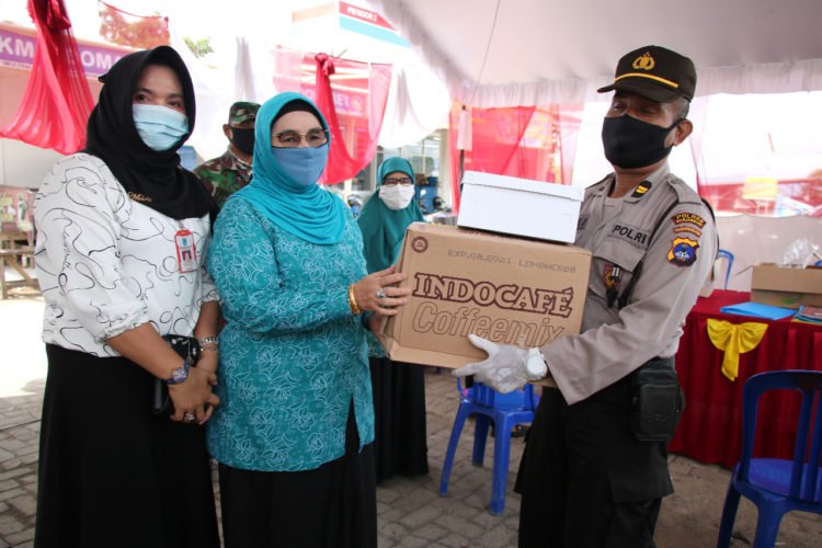 Ketua TP PKK Kabupaten Banjar Kunjungi Posko PSBB