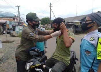 Pembagian Masker Oleh Komunitas Relawan Haul (KRH)
