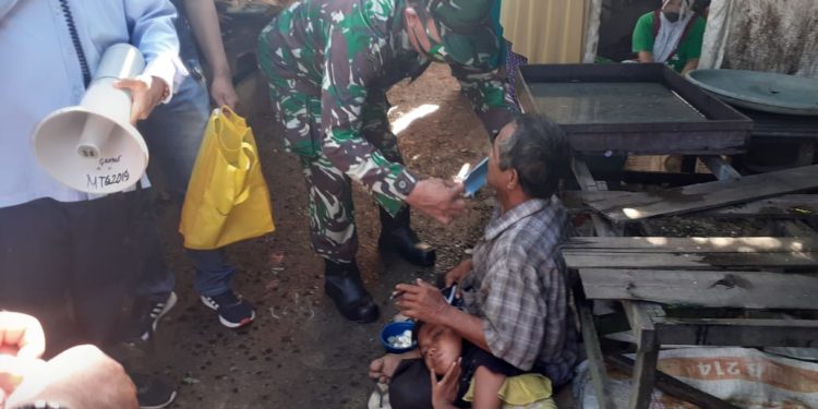 Operasi Penegakan Disiplin Protokol Kesehatan, Danramil Jumpai Pengemis Pasar Gambut
