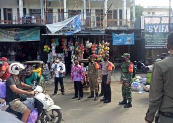TNI Bersama Dengan Pemerintah Sosialisaikan Pentingnya Protokol Kesehatan Dimasa Pandemi