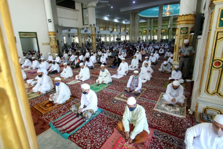Warga Martapura Antusias Pembukaan Kembali Aktifitas Masjid Agung Al Karomah
