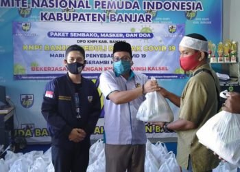 DPD KNPI Kabupaten Banjar Bagikan Sembako Dengan Sasaran Masyarakat Yang Memerlukan Akibat Covid-19
