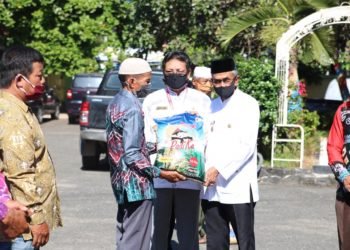 Bupati Banjar Salurkan Sarana Produksi Pertanian