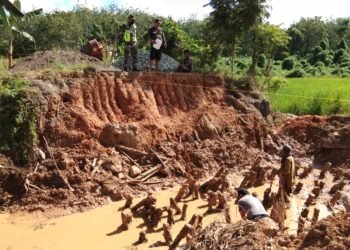 Masyarakat Karang Intan Saat Terbantu Dengan Adanya TMMD