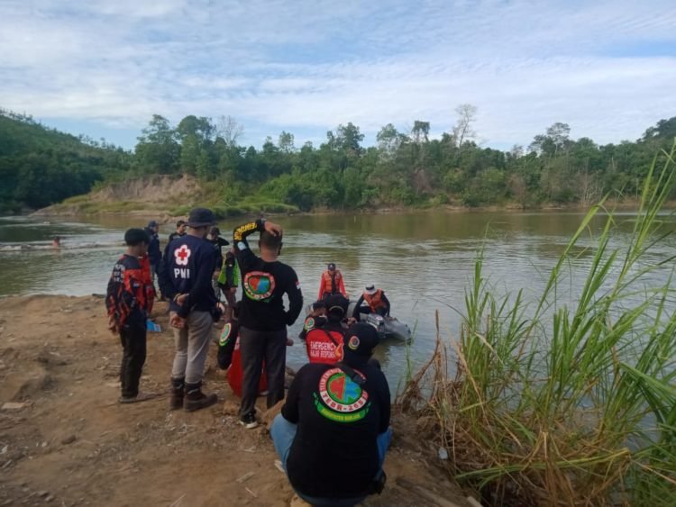 PMI Kabupaten Banjar Lakukan Pencarian Korban Tenggelam Bersama Dengan Relawan Emergency Gabungan