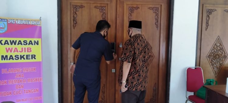 DPRD Banjar Dipasang Kunci Sidik Jari, Banyak Yang Masuk Tidak Sesuai Prtokol Kesehatan