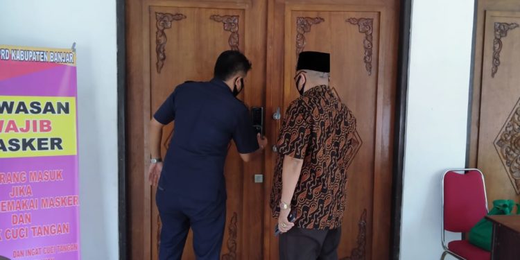 DPRD Banjar Dipasang Kunci Sidik Jari, Banyak Yang Masuk Tidak Sesuai Prtokol Kesehatan