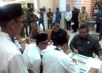 Jelang Hari Raya IED Nadjmi-Jaya Serahkan Zakat Kepada Basnaz