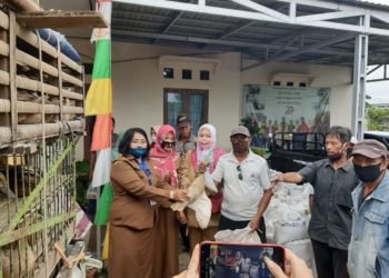 DKP3 Banjarbaru Salurkan Bantuan Untuk Warga Terdampak Covid-19
