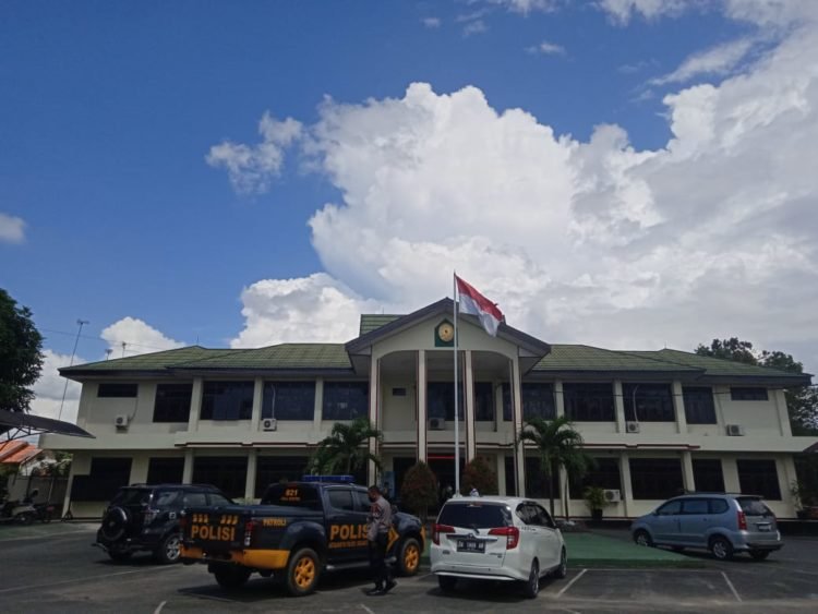Gusti Makmur Akhirnya Diseret Kemeja Hijau, Korona Malah Menghindar