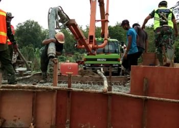 Jembatan Yang Berada Di Jalan Baru Program TMMD Mulai Tahap Pengecoran