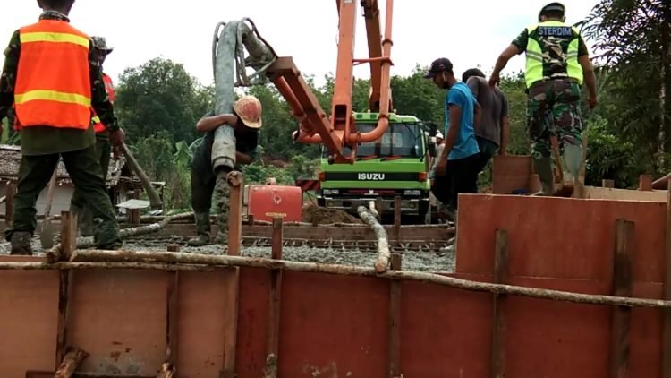 Jembatan Yang Berada Di Jalan Baru Program TMMD Mulai Tahap Pengecoran