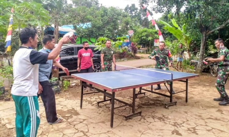 Dandim Di Tantang Warga Bermain Tenis Meja