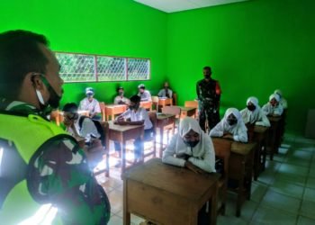 Walau Di Akhir Program TMMD, Tetap Berikan Sosialisasi Tentang Kebangsaan