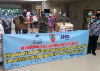 TNI AU Salurkan Bantuan APD Kepada RSDI Kota Banjarbaru, Darmawan Jaya : Ini Adalah Bentuk Kebersamaan Melawan Pandemi
