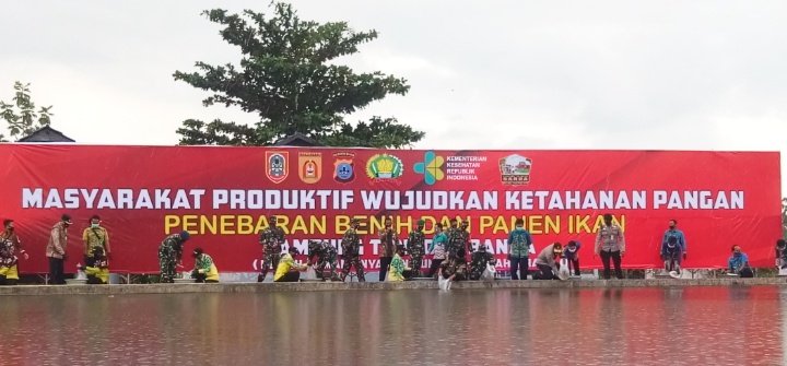 Paman Birin Datangi Kampung Tangguh di Banjarbaru : Kekuatan Terakhir Ada Pada Rakyat 11 S00724 14110573