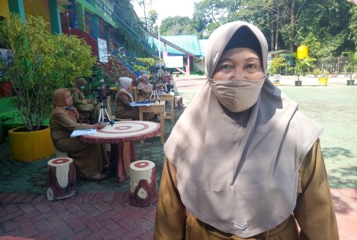 Ada yang Unik Belajar Daring di SDN 3 Komet Banjarbaru, Yuk Intip! 7 S00728 13334379