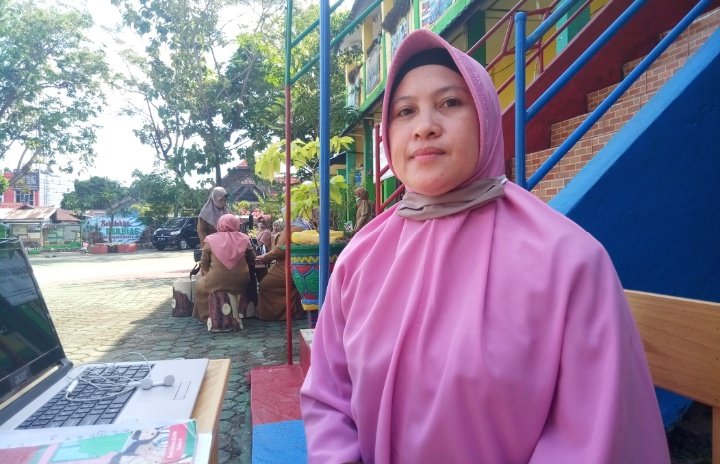 Ada yang Unik Belajar Daring di SDN 3 Komet Banjarbaru, Yuk Intip! 9 S00728 13335100