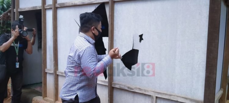 Ketua DPRD Kabupaten Banjar Lakukan Simbolis Bedah Rumah