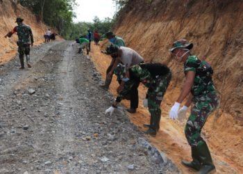 TNI Dan Polri Sinergi Di Penugasan Saja, Kegiatan Lain Pun Saling Membantu
