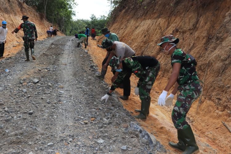 TNI Dan Polri Sinergi Di Penugasan Saja, Kegiatan Lain Pun Saling Membantu