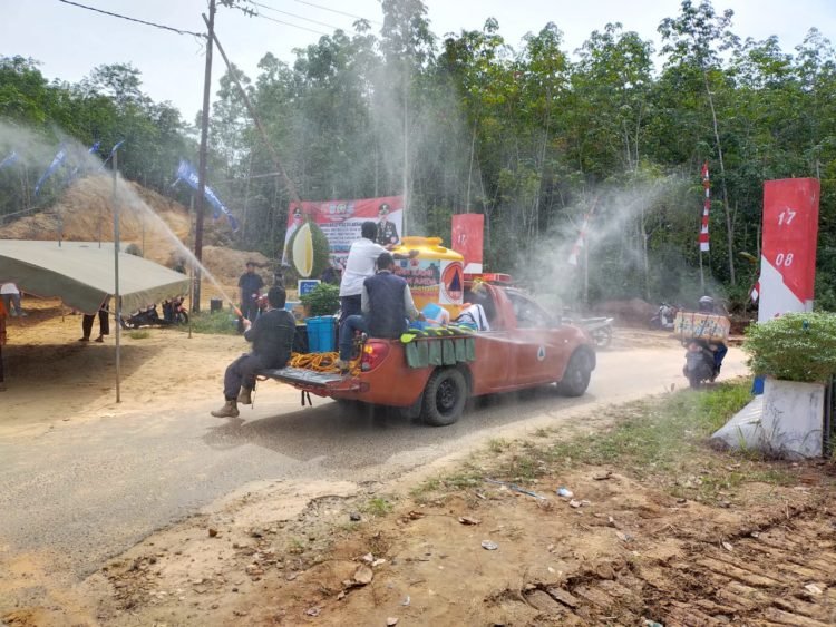 Satgas TMMD Lakukan Penyemprotan DesinfektanUntuk Pertahankan Zona Hijau