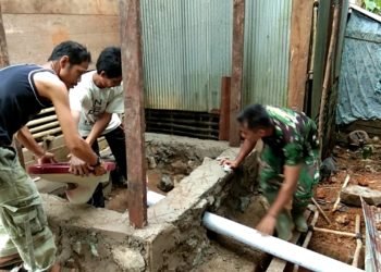 Warga Tak Mampu, Dapat Bantuan Pembuatan Jamban Dari Satgas TMMD