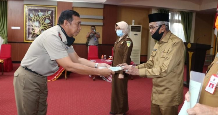 Sertifikasi Hak Pakai Barang Milik Negara (BMN) Diterima Oleh Bupati Banjar