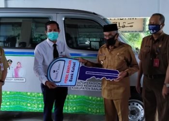 Pemerintah Kabupaten Banjar Terima Mobil Dari Bank Kalsel