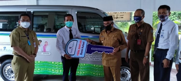Pemerintah Kabupaten Banjar Terima Mobil Dari Bank Kalsel