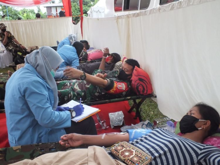 Gelar Donor Darah Dilokasi TMMD, Warga Antusias Mendonorkah Darah