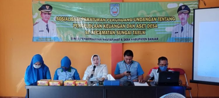 Sekdes Di Kecamatan Sungai Tabuk Dilatih Pengelolaan Keuangan