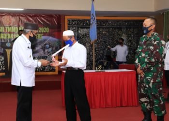 Bupati Banjar Sertahkan Kunci Rumah Yang Sudahg Direhab TMMD