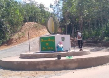 Indah Dipandang Mata Tugu Durian