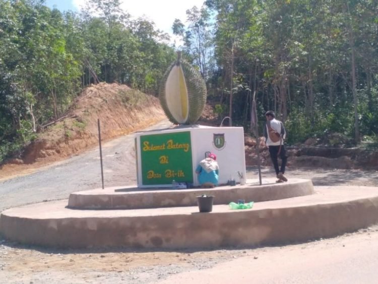 Indah Dipandang Mata Tugu Durian