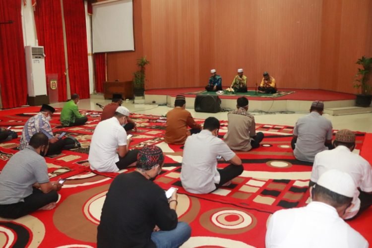 Tahlilan Untuk Almarhum Nadjmi Adhani