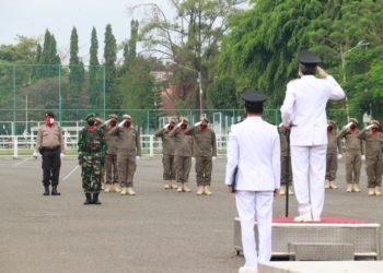 Upacara Pengibaran Bendera Merah Putih Diiringi Doa Untuk Nadjmi Adhani