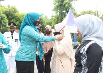 Gerakan Gebrak Masker, Ketua TP PKK Kabupaten Banjar Laksanakan Di Beberapa Tempat