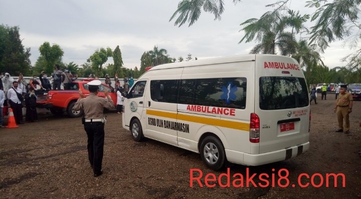 Gallery Photo : Prosesi Salat Jenazah Walikota Banjabaru Nadjmi Adhani. 8 S00810 082913361