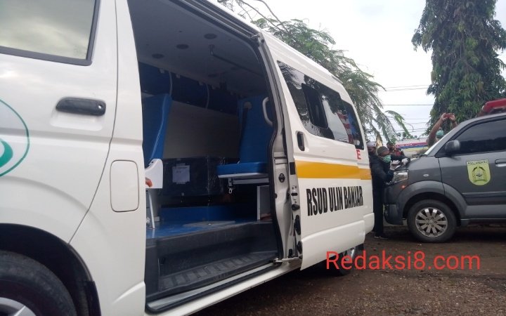 Gallery Photo : Prosesi Salat Jenazah Walikota Banjabaru Nadjmi Adhani. 17 S00810 083015341