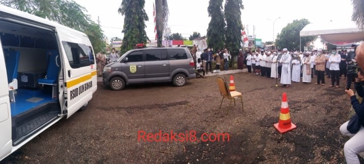 Gallery Photo : Prosesi Salat Jenazah Walikota Banjabaru Nadjmi Adhani. 21 S00810 083034221