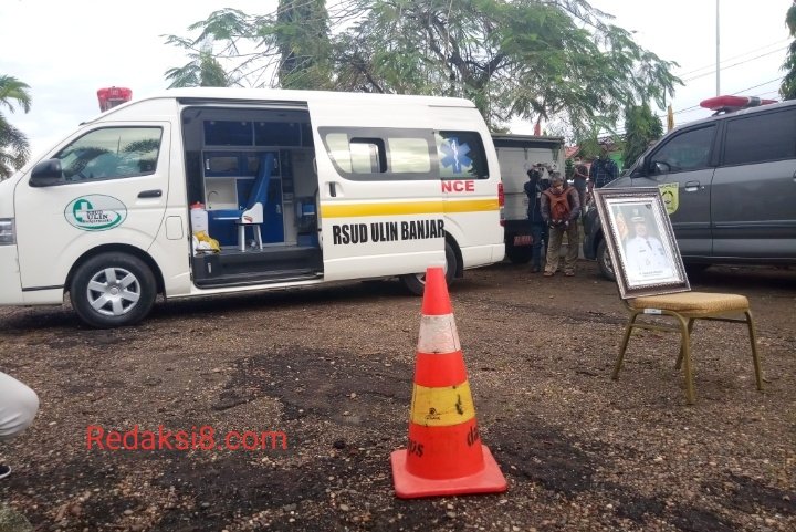 Gallery Photo : Prosesi Salat Jenazah Walikota Banjabaru Nadjmi Adhani. 16 S00810 083040521